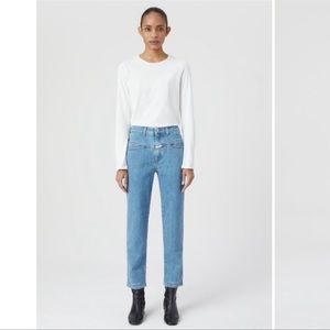 Closed Pedal Pusher Jean